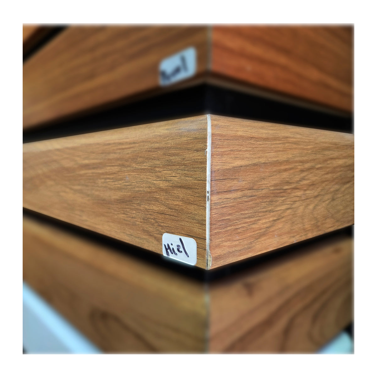 Guardapolvo Foliado Miel – 12 × 70 mm x 2,40 m